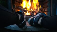 nach dem Essen noch am Kaminfeuer klönen