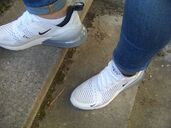 Ich liebe es wenn Luft zwischen  der Skinny und den Sneaks ist.