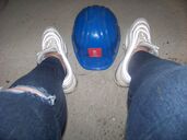 Der Helm hat schon etwas Staub ab bekommen.